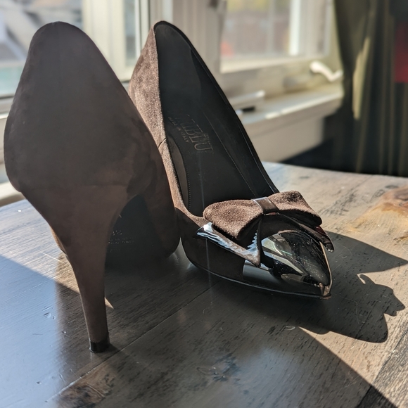 LORIBLU Pumps in Brown Suede with chrome bow embellishment 38 - Picture 6 of 8